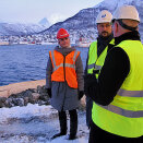 10. februar: Kronprinsen får en orientering om miljøprosjektet Rent Tromsøysund i Tromsø havn av havnesjef Halvard Pettersen (Foto: Liv Anette Luane Kristensen, Det kongelige hoff).